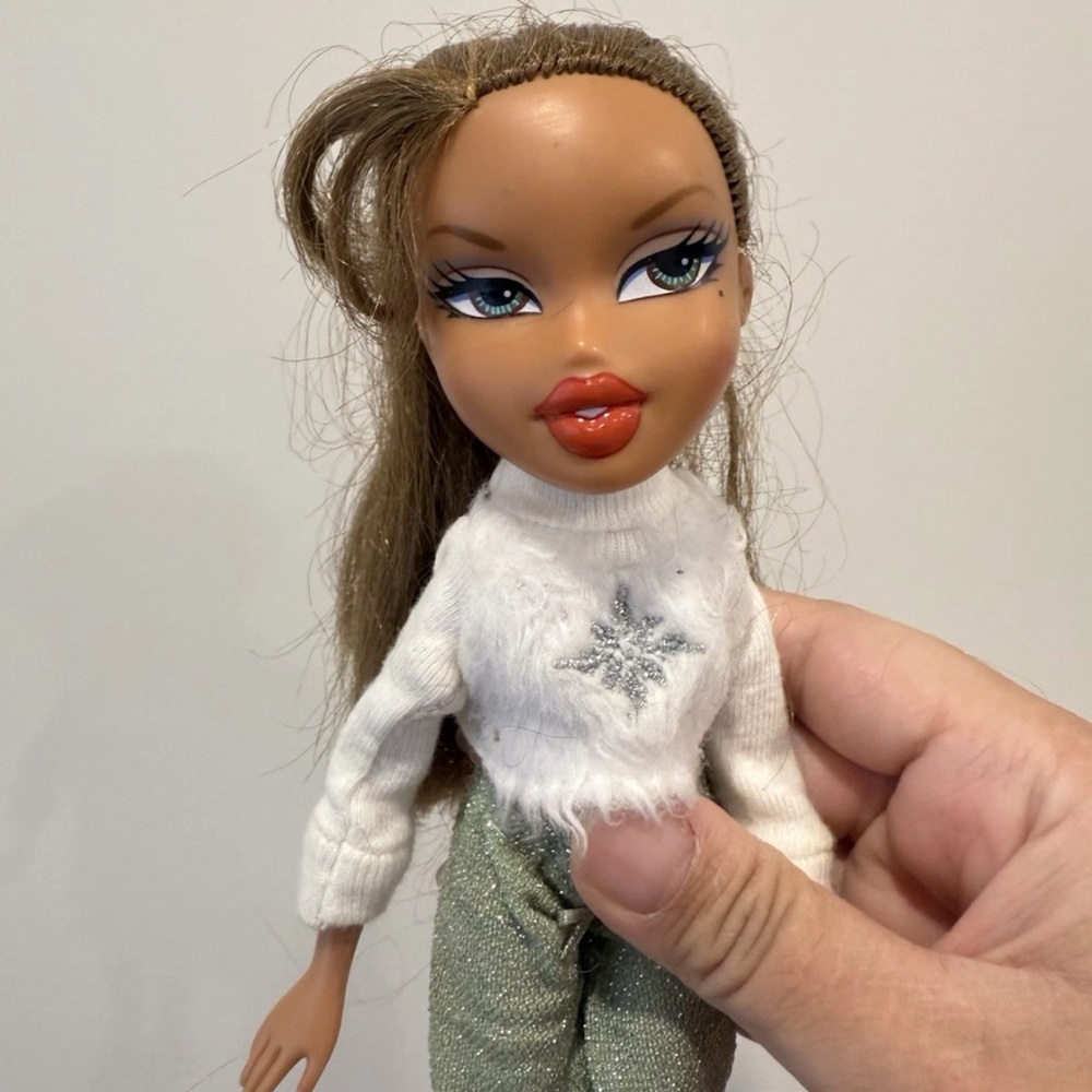 2/$75 vintage bratz doll 💕
